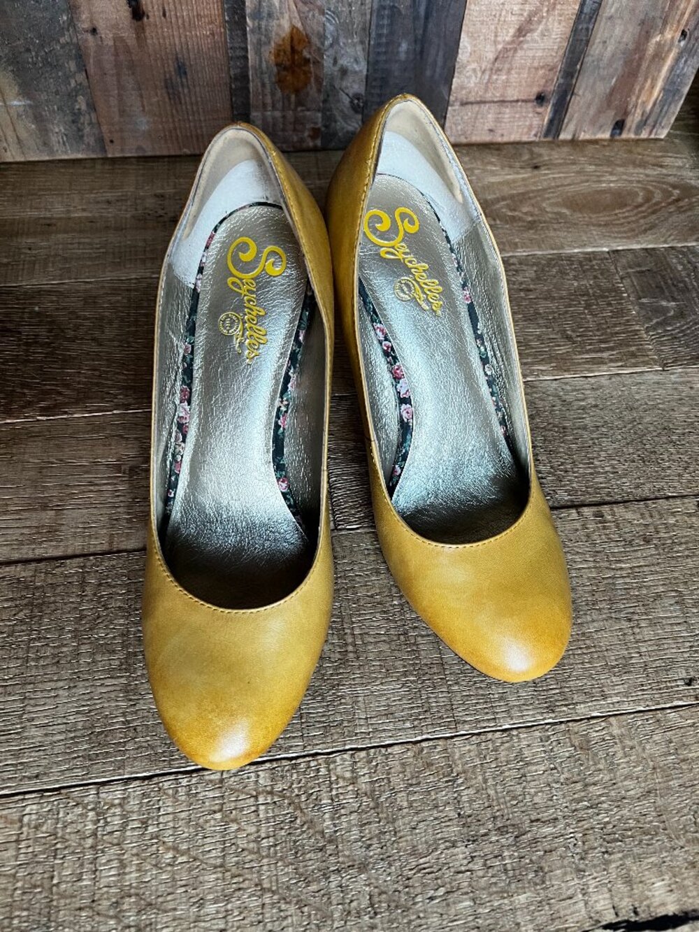 Seychelles Password Mustard Leather Pumps Size 7.5
